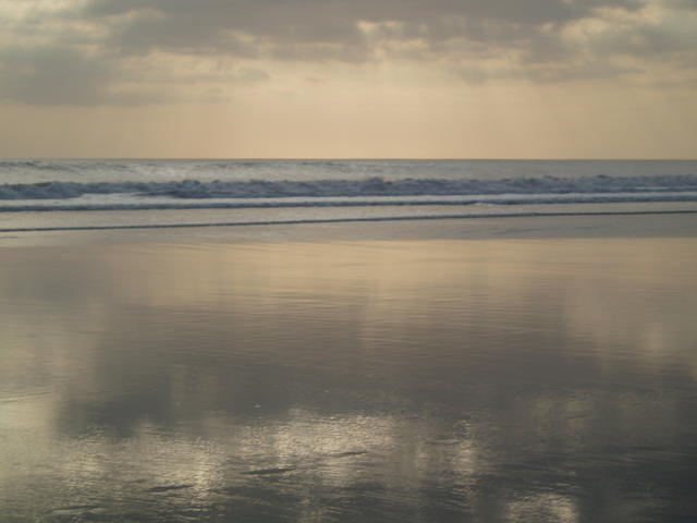 6_kuta_glassy_beach.jpg