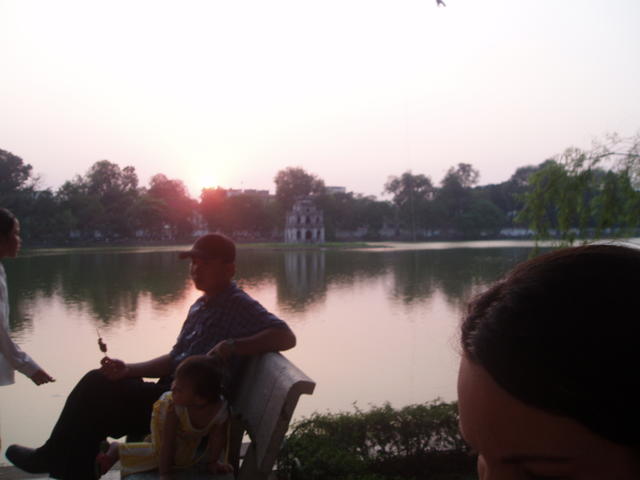 13_hanoi_lake.jpg