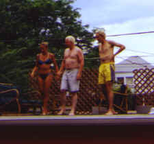 almost_famous2_closeup.jpg (48880 bytes)
