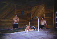 jacuzzi.jpg (78074 bytes)