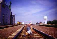 me_tracks.jpg (91268 bytes)