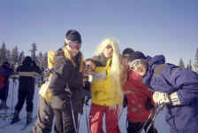 group_ski.jpg (163218 bytes)