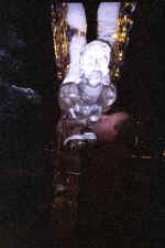 jb_statue.jpg (300378 bytes)