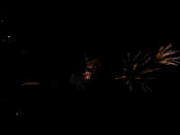 fireworks.jpg (25764 bytes)